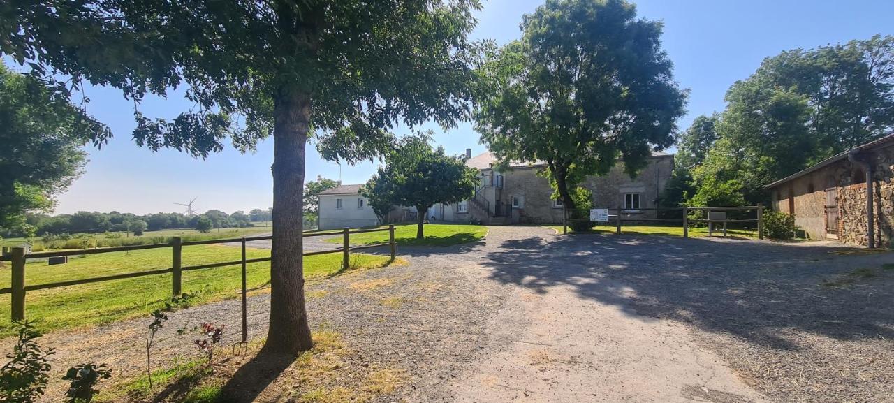 Le Logis Des Chons à La Campagne à Saint Hilaire Du Bois - Lys Layon Le Plessis (Maine-et-Loire)