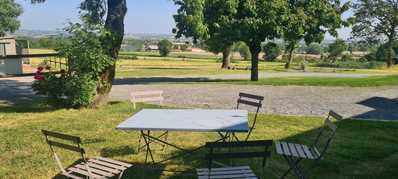 Le Logis Des Chons A La Campagne A Saint Hilaire Du Bois - Lys Layon *